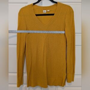 Women's GAP sweater